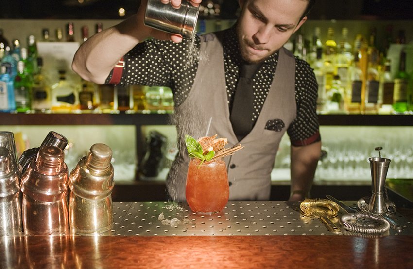 Hoy te recomendamos el PiscoPunch a l'argentine
#PiscoVargas, #bacardi añejo, #Hesperidina, ananá, naranja, almibar