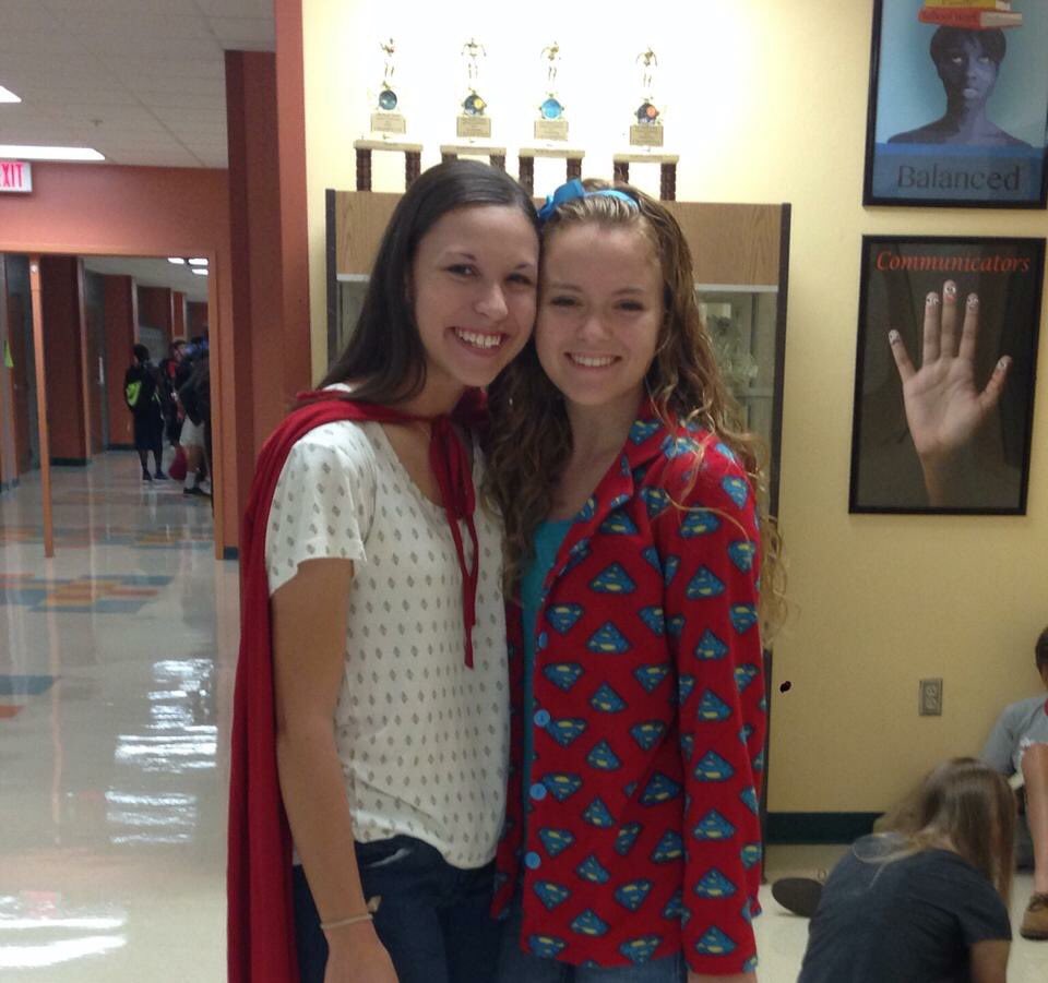sofia_hage's tweet photo. Wishing a happy happy birthday to this lovely human being💕 #myfirsthighschoolfriend #magicgum https://t.co/q7BEtD5sJj