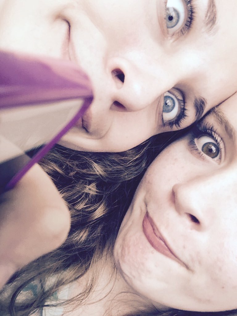 sofia_hage's tweet photo. Wishing a happy happy birthday to this lovely human being💕 #myfirsthighschoolfriend #magicgum https://t.co/q7BEtD5sJj