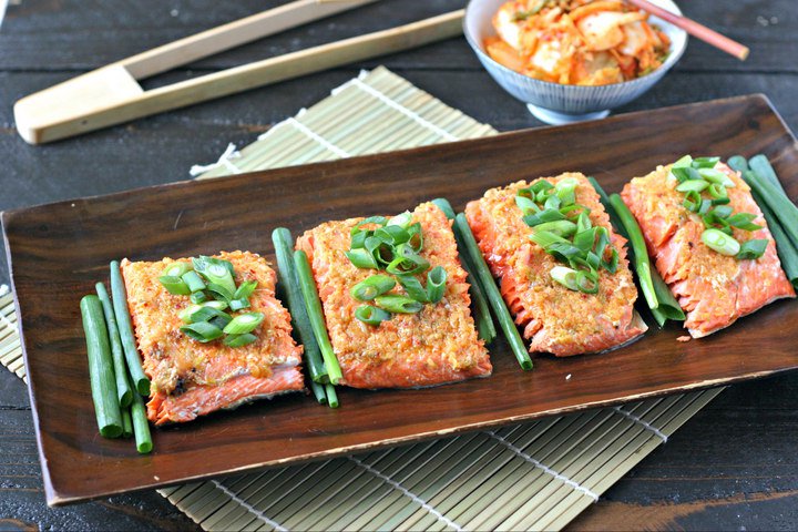 Wild Alaskan #SockeyeSalmon topped with #Kimchi Butter for an easy dinner. ow.ly/ZbpJ7 <a href="/EverydayMaven/">Alyssa | EverydayMaven</a>