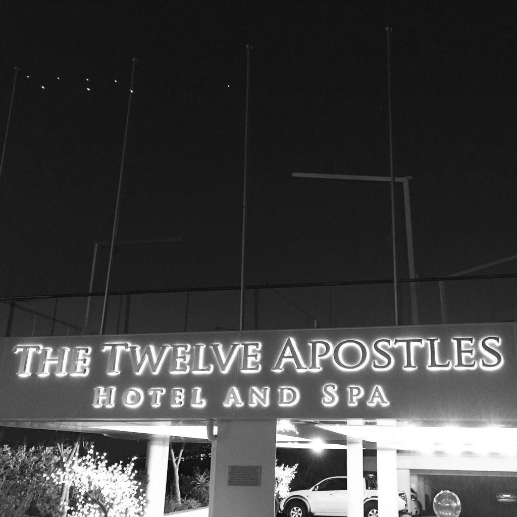 AmusingMeow's tweet image. Today's office as co-pilot for @tashaseccombe. #weddingphotography #weddingvenues #12apost… ift.tt/1YHAhcS