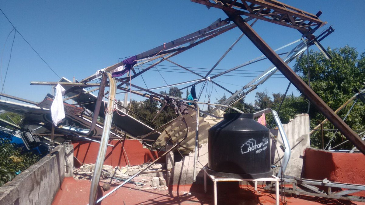 Cae espectacular en Constituyentes - CdTFF6nVAAArVb4