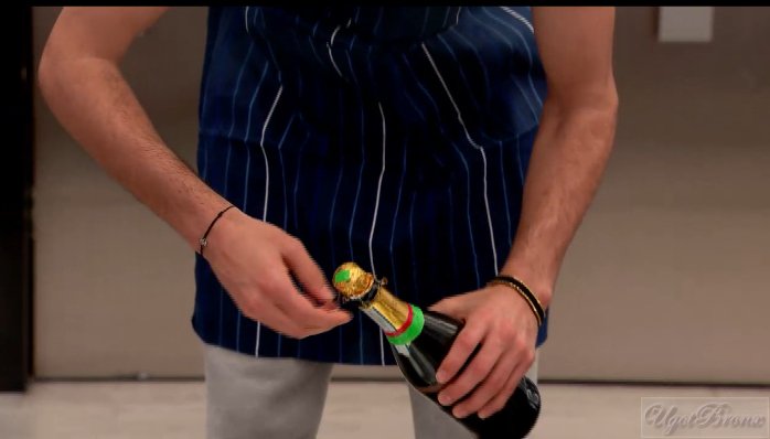 UgotBronx's tweet photo. BB Hooked them up with Champs #BBCAN4 #productioninterference https://t.co/Cp5uG5A8tJ