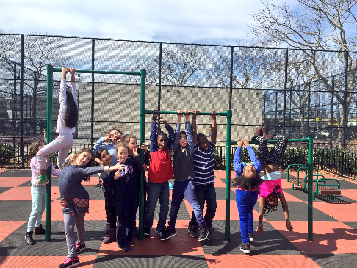 Mrs_Frat's tweet photo. Some days you just need to play at the park 😍 #HLAbklyn https://t.co/pcyJKmv2ST