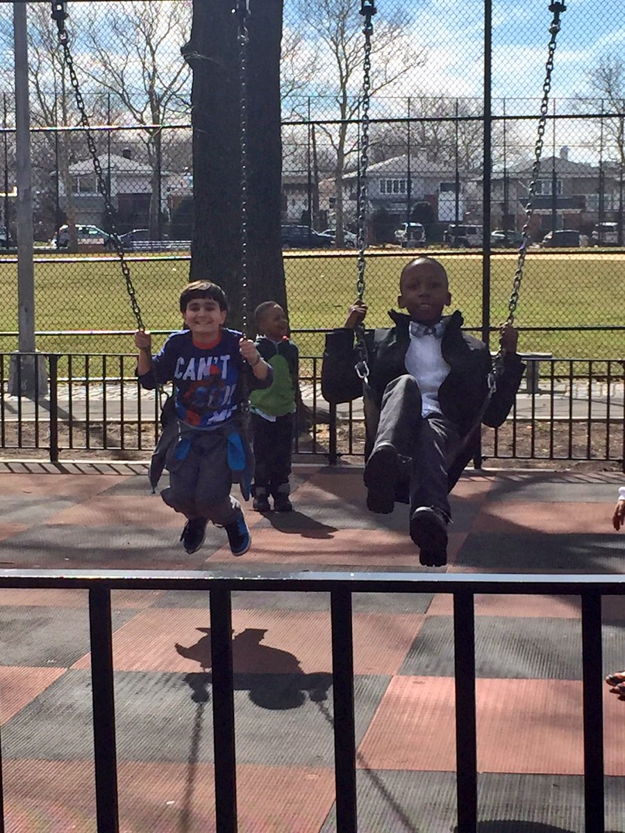 Mrs_Frat's tweet photo. Some days you just need to play at the park 😍 #HLAbklyn https://t.co/pcyJKmv2ST