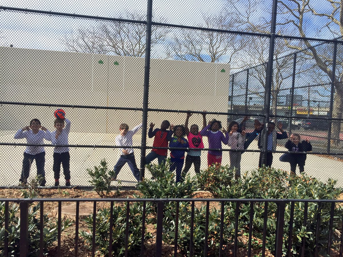 Mrs_Frat's tweet photo. Some days you just need to play at the park 😍 #HLAbklyn https://t.co/pcyJKmv2ST