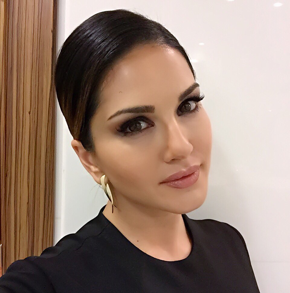 HosTeL_Larki's tweet photo. Love my hair and make up
tonight by Nitasha Wahi
and Tomas Woucka https://t.co/6yVhcQotn7
