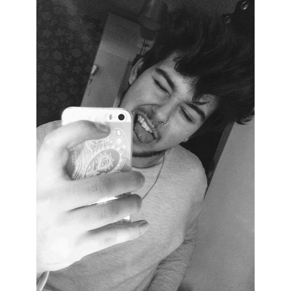 WxlfysRL's tweet image. I hardly ever post selfies but ayyyyyyyyyyy why not you only have one life lmaoooooooo💅🏻