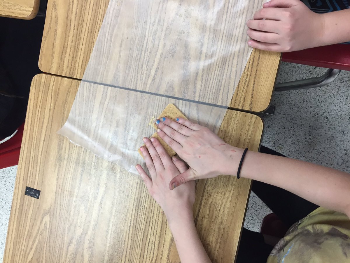 Hastie5thgrade's tweet photo. Now this is a fun way to learn about #platetectonics! #snacklab #TLAP https://t.co/msWwcU1fkC