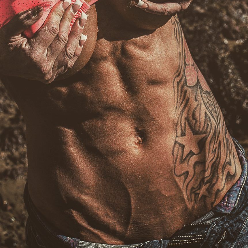 Buffyshots's tweet photo. @natashabriley_physique: I figured it was about time for a #abcheck ✔️ #shredlife #shredz #ripped #killinit #washbo… https://t.co/j0kUDP7Roe