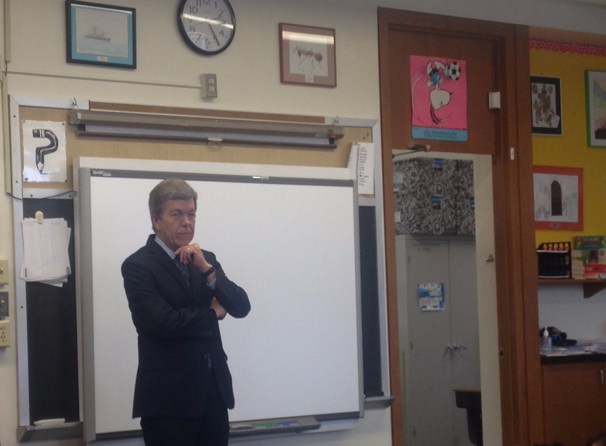 4th graders welcomed US Senator Roy Blunt to Grant School! Students are currently learning about MO govt.