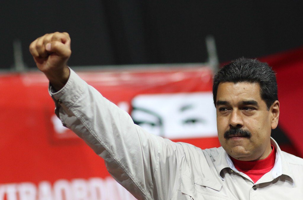 MQuevedoF's tweet photo. Quisieran los pelucones tener la fuerza de la Patria en sus ojos! Les falta lo que aquí sobra! #ObamaLaAmenazaEresTu https://t.co/EAYzL94pOh