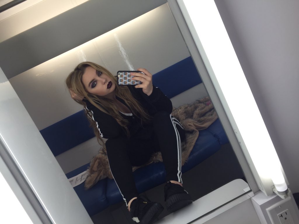 alexalosey's tweet photo. I call today's look "mom, you just don't understand me! I'm 15 I should be able to express myself" https://t.co/JtOyMmZl7g