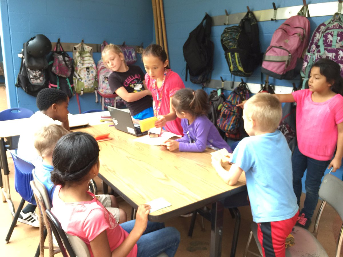 KinderOwls's tweet photo. Using our passport to learning as we travel the world!! https://t.co/EWLS4rHx41
