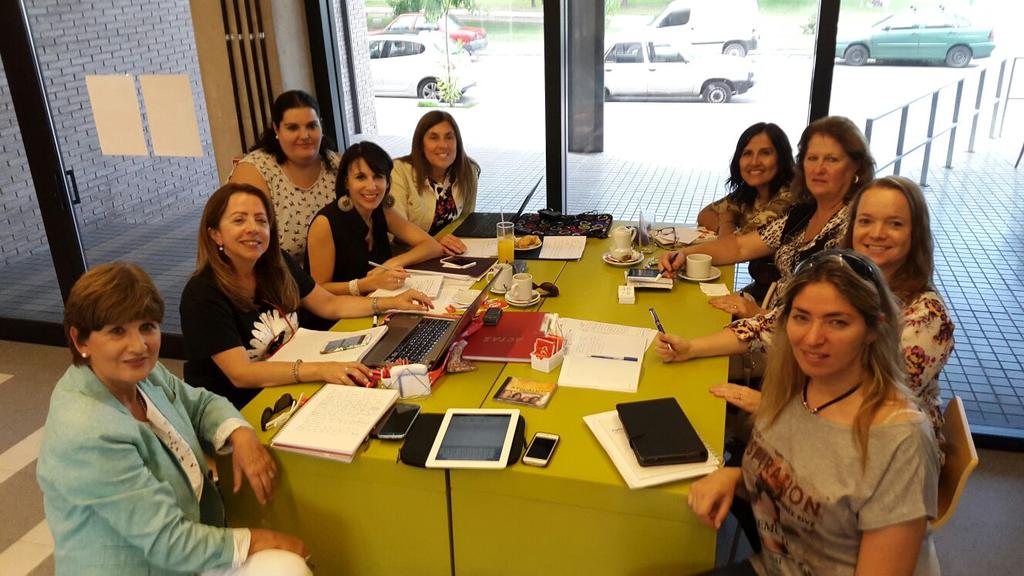 Trabajando para #HomenajeDía de la MujerA.MU.V.A2016@adrianatonnell1  @AnnaTedeschi5@maelenapuerta <a href="/rojosyelegantes/">Rojos y elegantes</a>