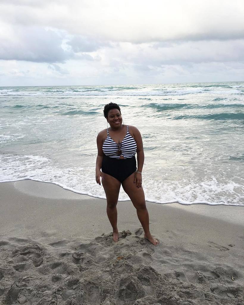 TheCubicleChick's tweet photo. Beach life break before tonight's festivities. Soaking up what's left of the sun. :-) #attblogger #BEWPS #lifestyle… https://t.co/y2IDGzBxfa