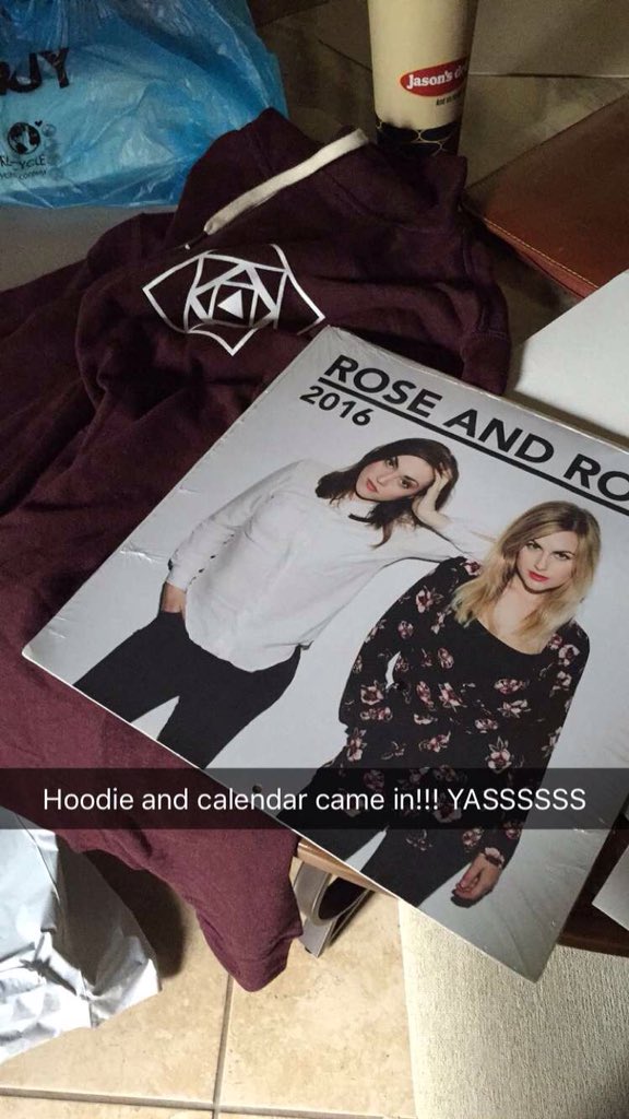 aimeefrknblanco's tweet photo. YASSS FINALLY! I could've gotten my calendar in like August and still be ecstatic af @RoseEllenDix @RoxeteraRibbons https://t.co/Axt7Ocrg6i