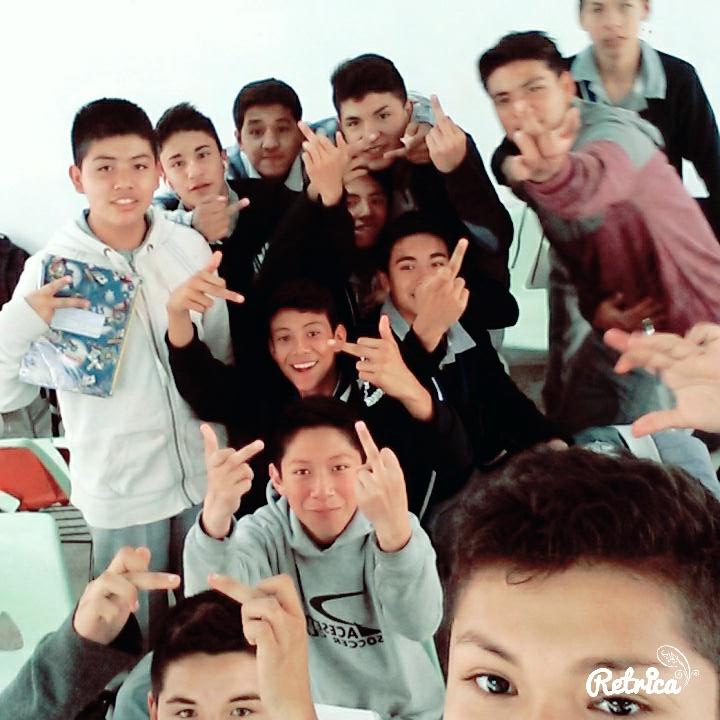 saknner2's tweet photo. El desmadre en el salon de clases
#CONLABANDA https://t.co/Ssykv51yHn