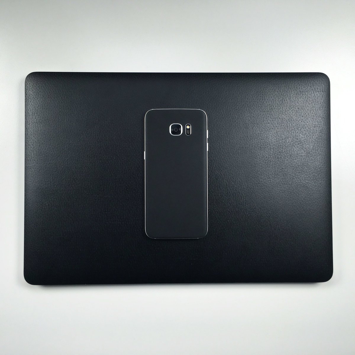 UnboxTherapy's tweet image. On that life without logos vibe