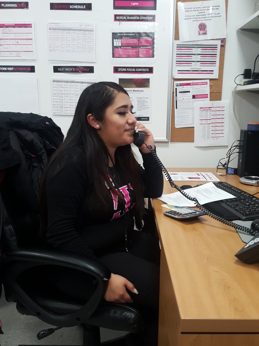 asmseb2015's tweet photo. Cynthia setting an @work appointment for tomorrow!!  #8493 rocks https://t.co/57Nb23XhbH