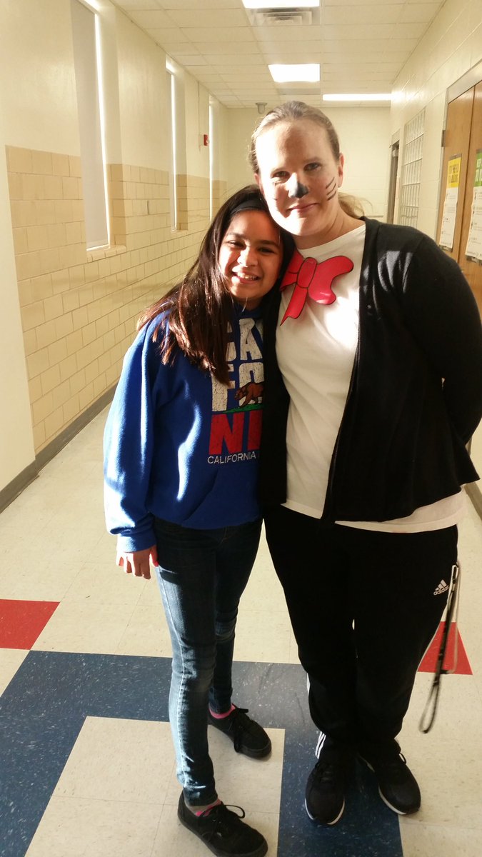 TowerPrincipal's tweet photo. So much fun today! #drsuess2016 @HardinBurk @burkburnettisd https://t.co/43NJn0Ss0B