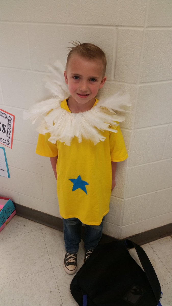 TowerPrincipal's tweet photo. So much fun today! #drsuess2016 @HardinBurk @burkburnettisd https://t.co/43NJn0Ss0B