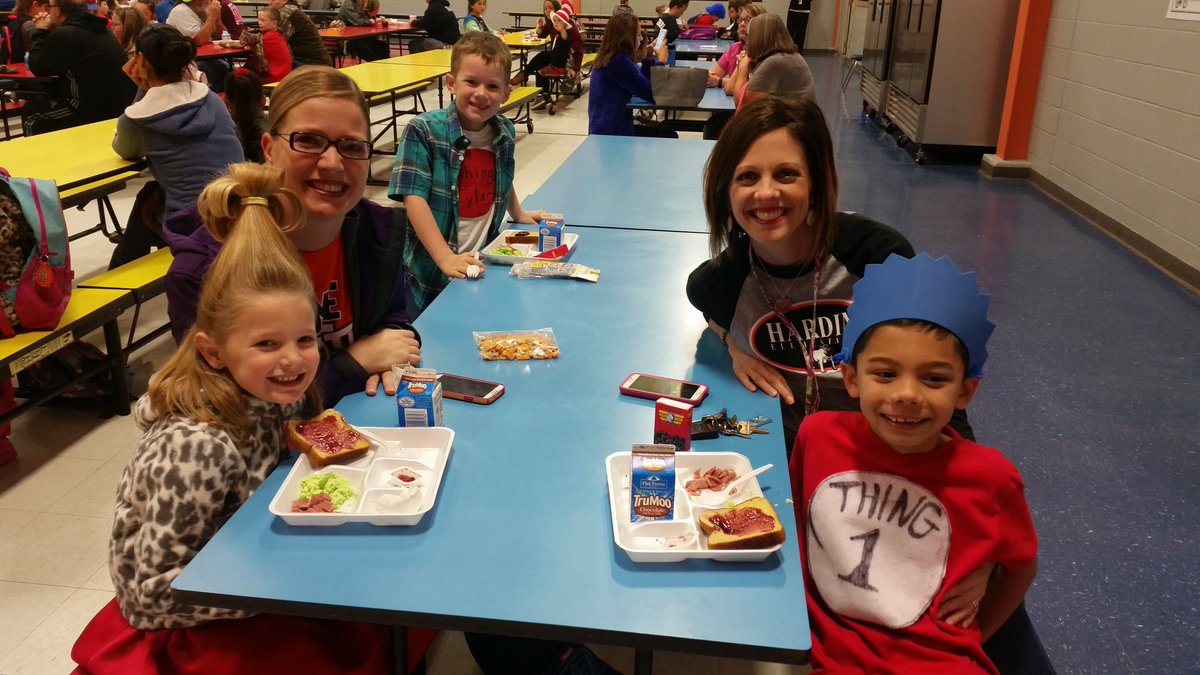 TowerPrincipal's tweet photo. Thanks for coming parents! @HardinBurk @burkburnettisd https://t.co/rEXn8b0Euw