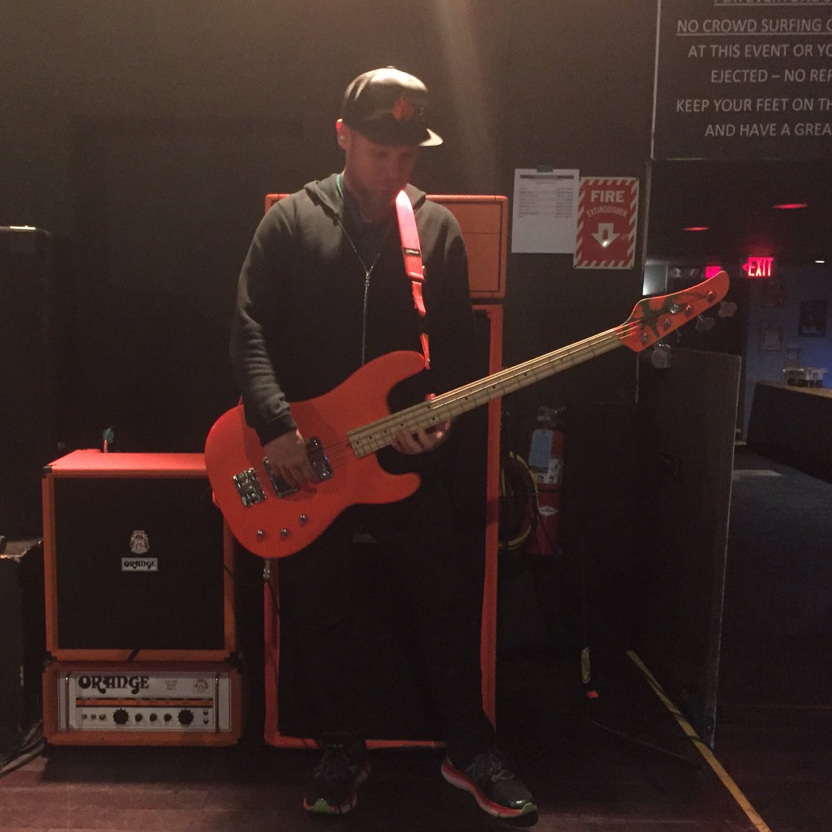 RNDMBAND's tweet image. Jeff Ament wringing out some scales on the #RNDMtour in Boston, playing thru @OrangeAmps Thanks!