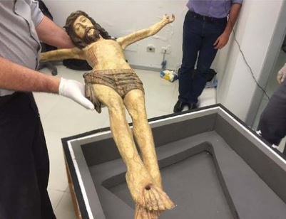 ecotalvora's tweet photo. Crucifijo siglo XVI perdido en palacio presidencial #Brasil estaba  en caja d Lula en un banco según @revistaepoca https://t.co/G4juwfYfqc