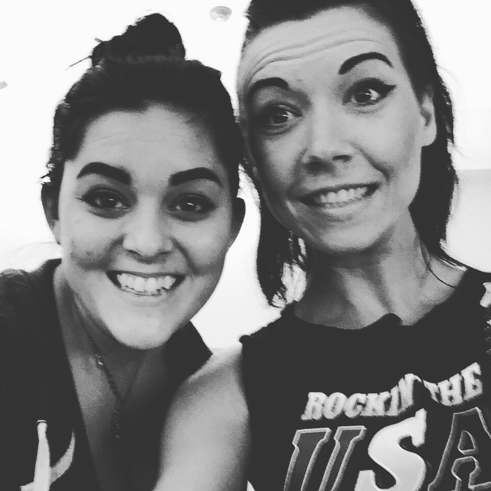 LMontherun's tweet photo. Popilates is messing w/ our heads... #workoutbuddies #tourlife #popilates #hurtsobadbutfeelsogood https://t.co/OudPrwznjM