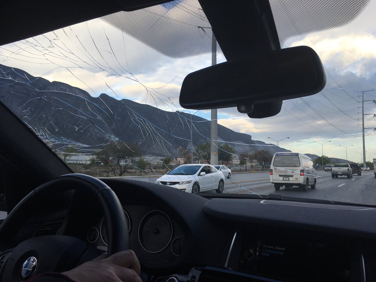 alearredondo's tweet photo. Autopista - Saltillo Monterrey
Pasando la caseta nos cayo una piedra... habia muchas en el piso!!! Tengan Cuidado! https://t.co/XOjyoDHdkk