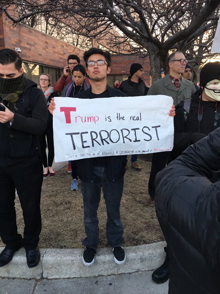 BREAKING: TERRORIST BILL AYERS PROTESTS DONALD TRUMP IN CHICAGO CdTnw67VIAIr-mD