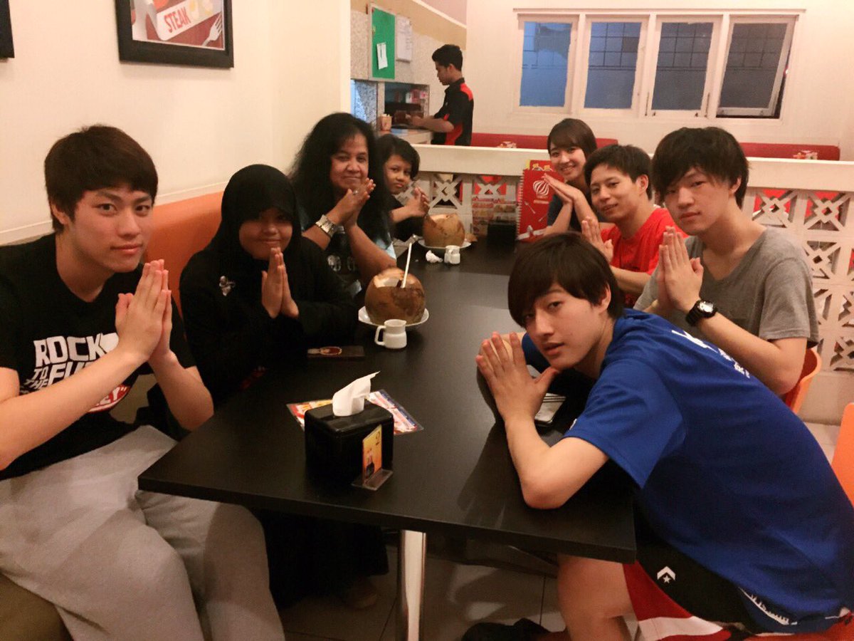 kou830ta's tweet photo. 日本上陸✨ 留学頑張ったー笑 https://t.co/34FUR3KwNH