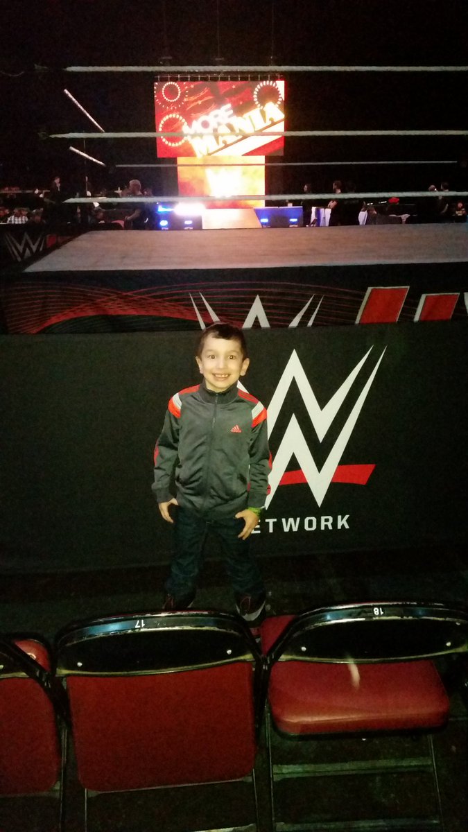 David5120's tweet photo. #WWEMontreal first time at a wwe event https://t.co/zrULlDxDa1