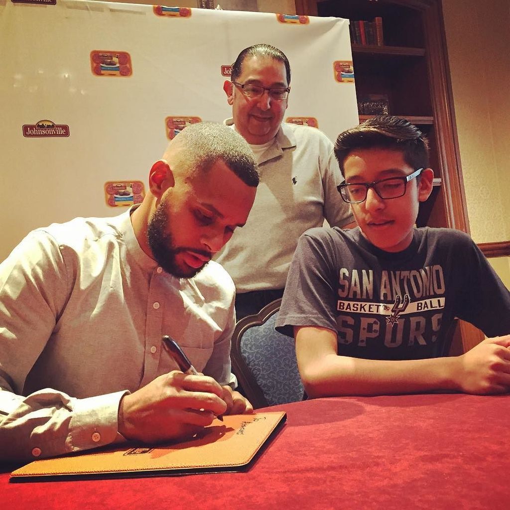 Johnsonville's tweet photo. Contest winners & guests enjoyed some 1-on-1 with Spurs' point guard Patty Mills. #BreakfastWithPatty #breakfastofc… https://t.co/jRS6odt0Wy