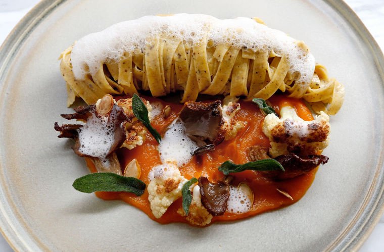 MaplePineRstrnt's tweet photo. Black Pepper Tagliatelle. Pasta is made in-house.
#chefdavidunlap 
 (Photo credit: Mark Gormus) https://t.co/pTD4tdnhlI