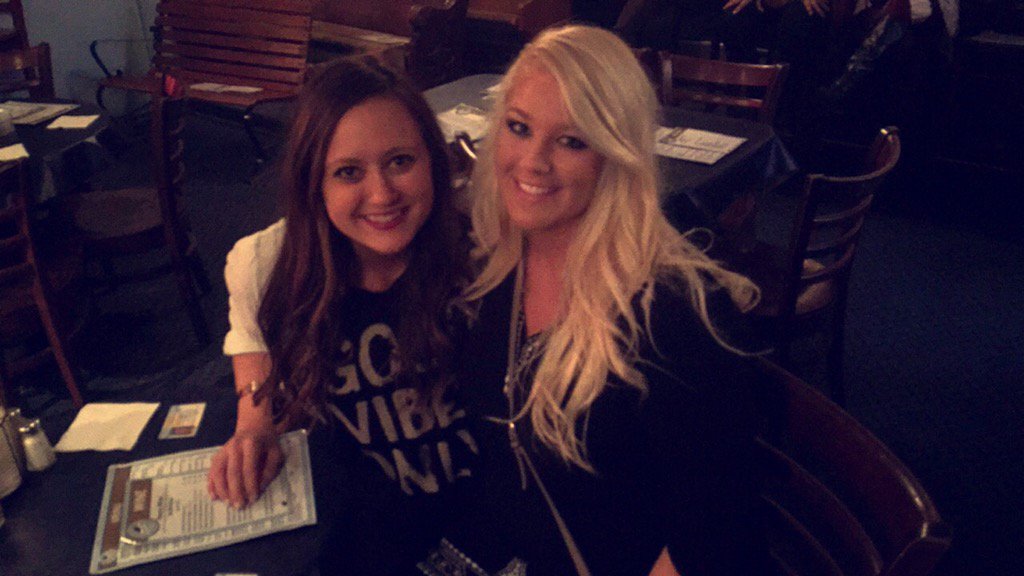 bthomps33's tweet photo. Front row of the @BluebirdCafeTN with @alyssafalvey #BlueBirdCafe #Nashville https://t.co/8tEt5jgIno