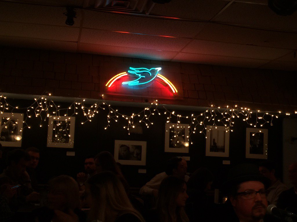 bthomps33's tweet photo. Front row of the @BluebirdCafeTN with @alyssafalvey #BlueBirdCafe #Nashville https://t.co/8tEt5jgIno