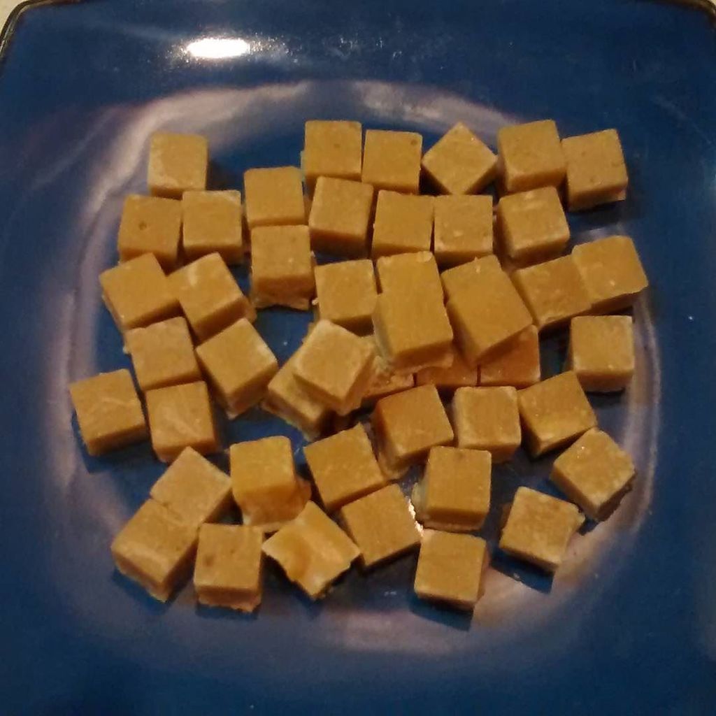 boottrackmaple's tweet photo. Finally! A perfect batch. Now to get it like this all the time. #maplecandy #mapleproduct … https://t.co/zvsQf53wLG https://t.co/Wf9FBS8ssb