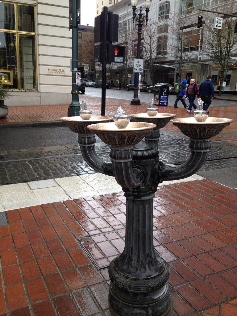 reddirtcowboy's tweet photo. water everywhere. From above , below. ❤PDX
#idec16photo #Portlandia https://t.co/EsJamEra9n