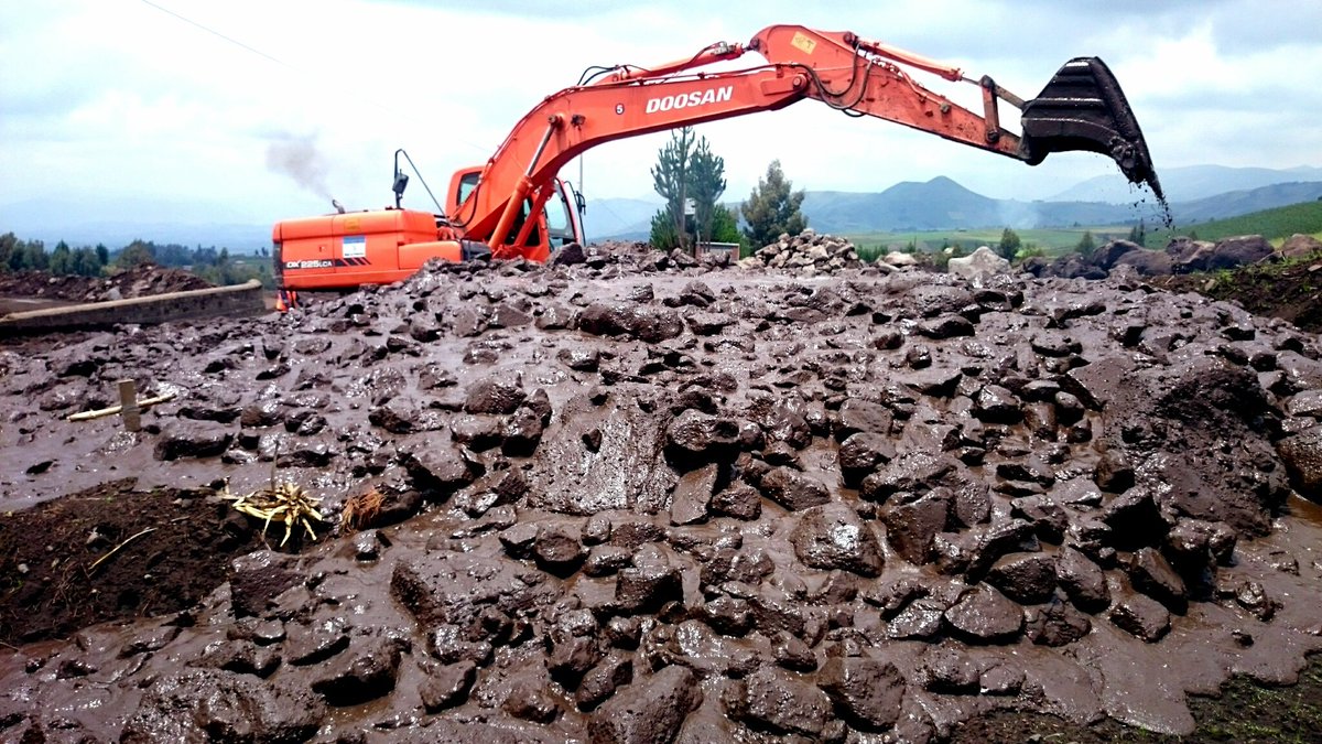 Mercedeschavez2's tweet photo. Hoy en el noticiero estelar de @teleamazonasec @24HorasGYE @24horasUIO deslave en el #Chimborazo @RiobambaBot https://t.co/j8b15I1eqK