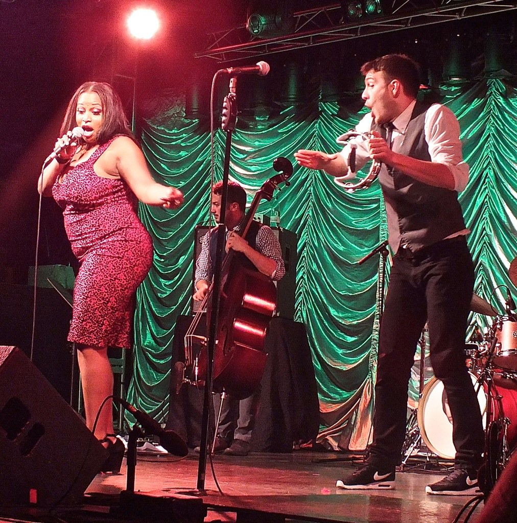 DisneyHunt's tweet photo. #MaiyaSykes can ROAR, and #TimKubart can shake! @PMJofficial #postmodernjukebox #pmjtour https://t.co/6eX5XzZ0f7