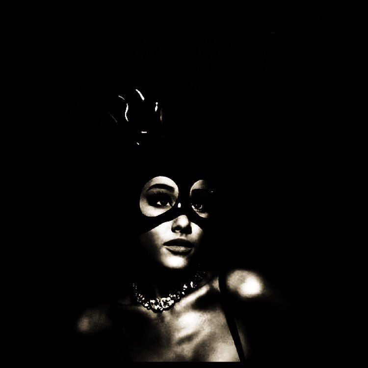 seakane1978's tweet photo. #songofthecentury @ArianaGrande #ArianaGrandeDangerousWoman #AGDW https://t.co/t6WGs2LqqC