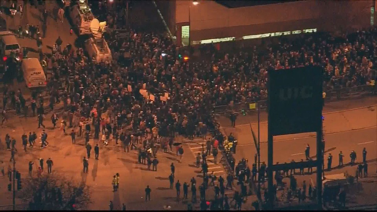 Donald Trump cancela mitin en Chicago por brote de violencia - CdTxFpyWoAAgZ5y