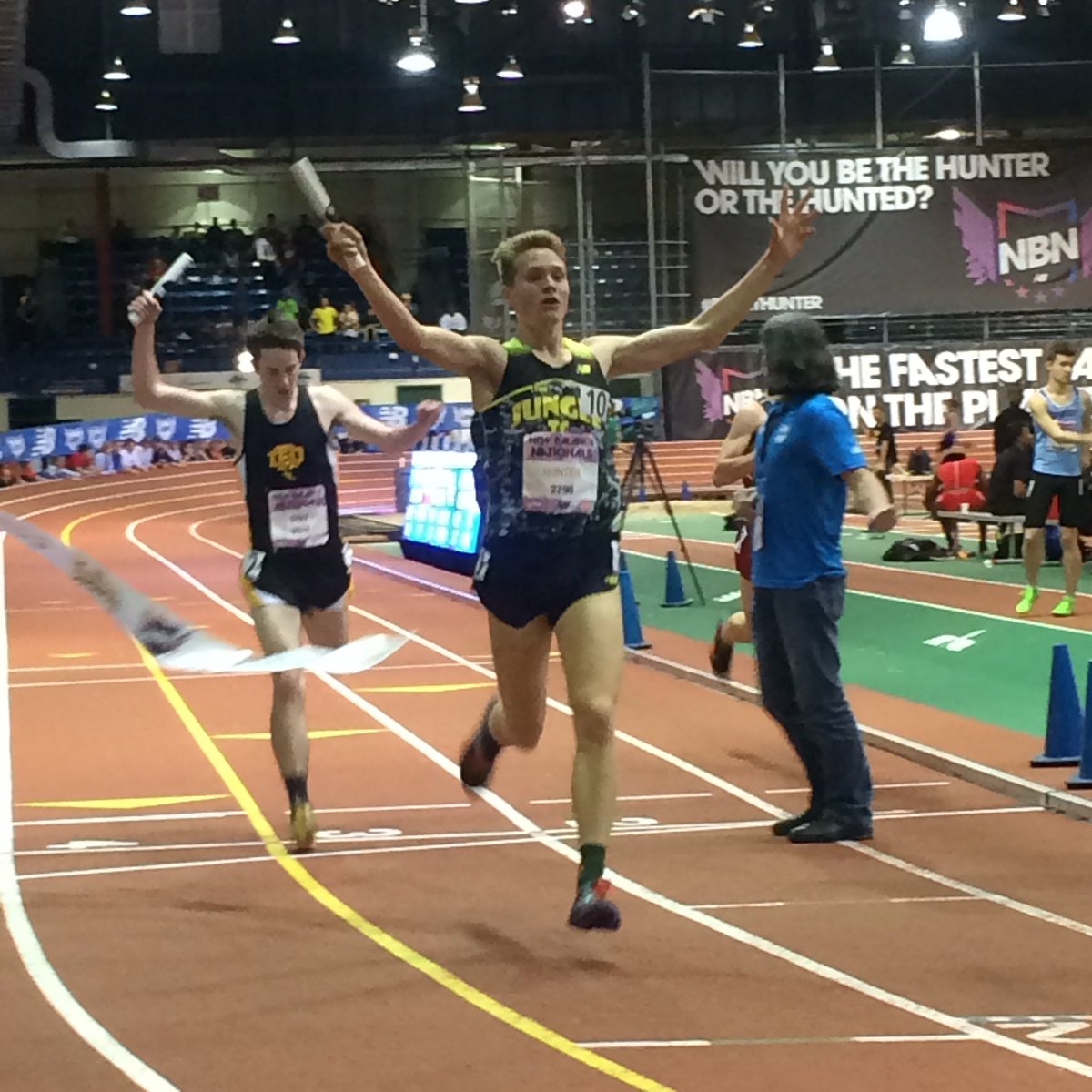 10:03.42!!! <a href="/LVHSXC/">Loudoun Valley XC</a> Nationals DMR Champions!!!! <a href="/allmetsports/">Wash Post HS Sports</a>