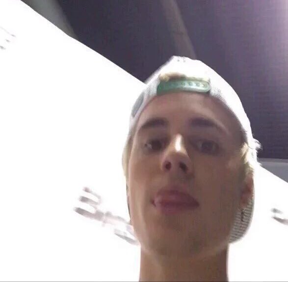 VlBEGXD's tweet image. new fake rt tf out of this