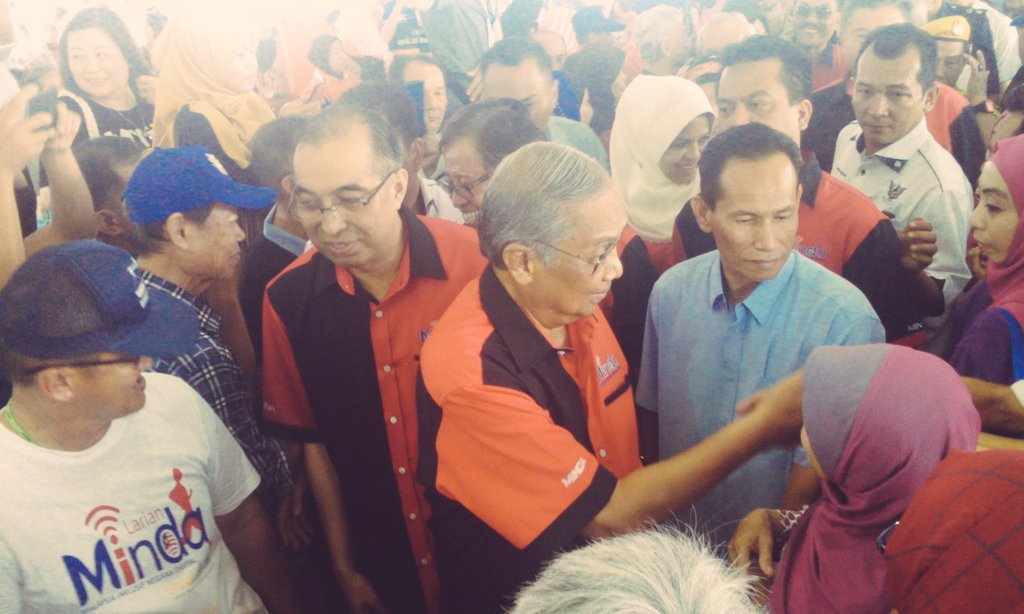 rfunJuly's tweet photo. Tq Tok Nan bersama hadir d program #Minda #theAdenanWay #sodiakroks @NajibRazak @sallehsaid @ibrahman @AbangSardon https://t.co/l97N8n9abs