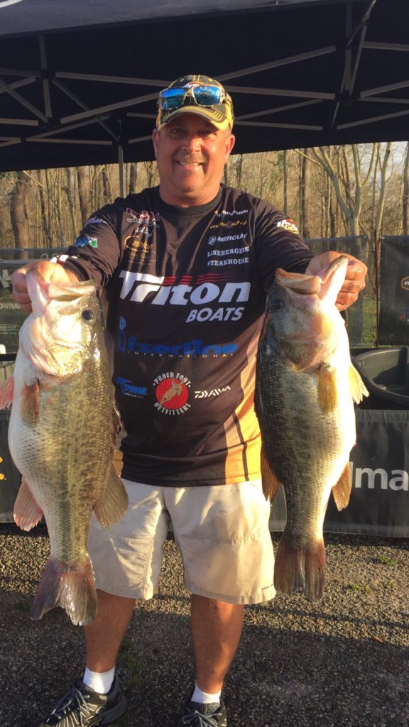 megabassmafia's tweet photo. 32 pounds today on santee cooper hopefully dad can get it done #FLWSeries https://t.co/pdjDl7B1RG