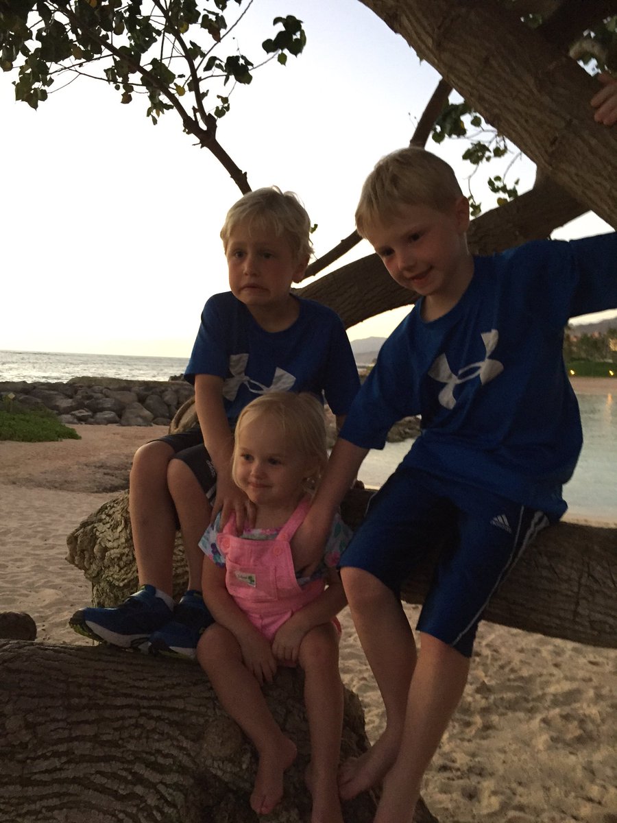 c_to_the_asey's tweet photo. #whyhawaii to disengage and spend time with what really matters... https://t.co/NAL4WHhsfV