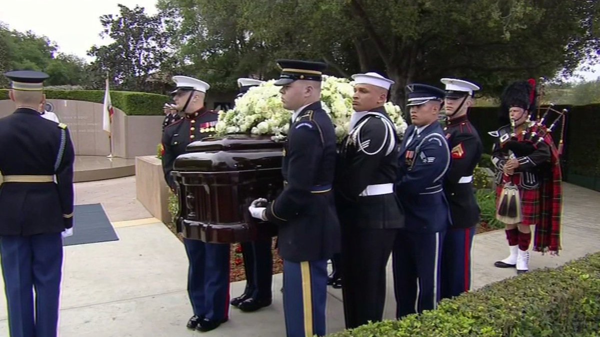 abc7newsbayarea's tweet photo. Former First Lady #NancyReagan remembered at funeral service today: https://t.co/cWQV7HYv2K #NancyReaganFuneral https://t.co/8hEtx9rVRh